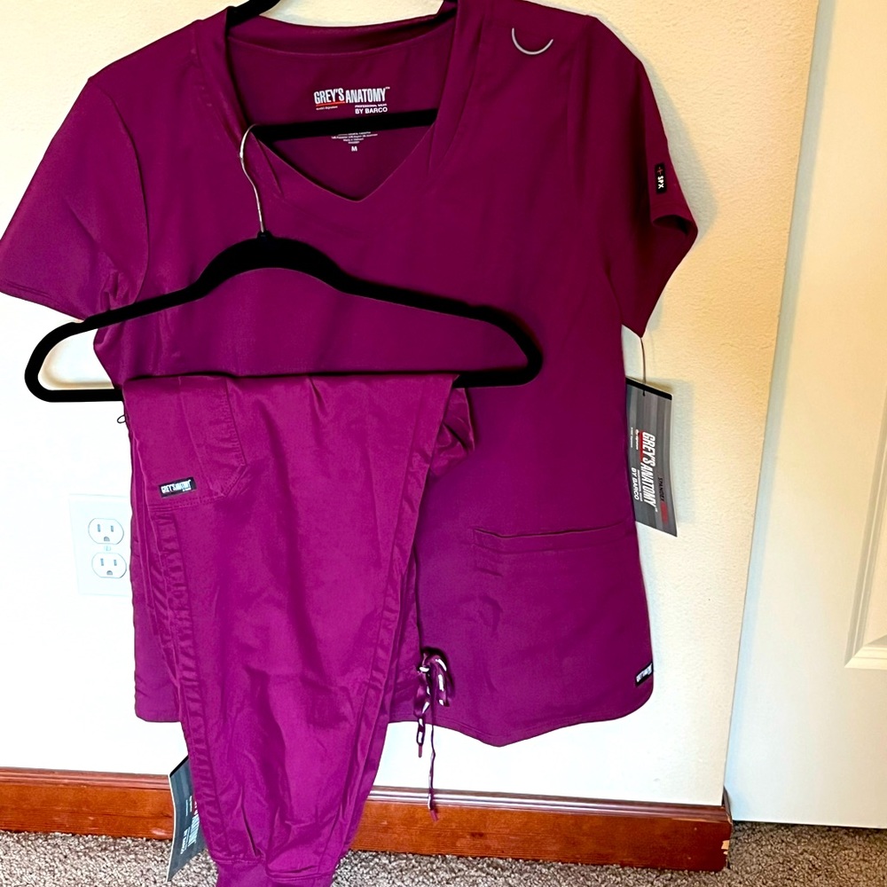 NWT greys anatomy Barco jogger scrub bottom and top set